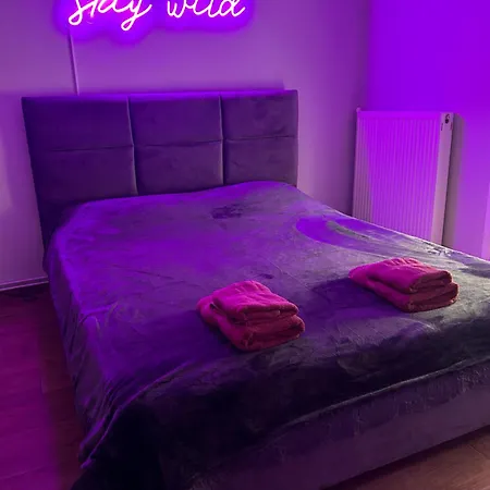 Angies Ledsigns Apartment